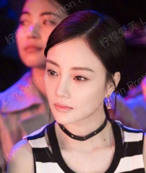网红李小璐双眼皮又变了!大双变小双你更爱那一款?