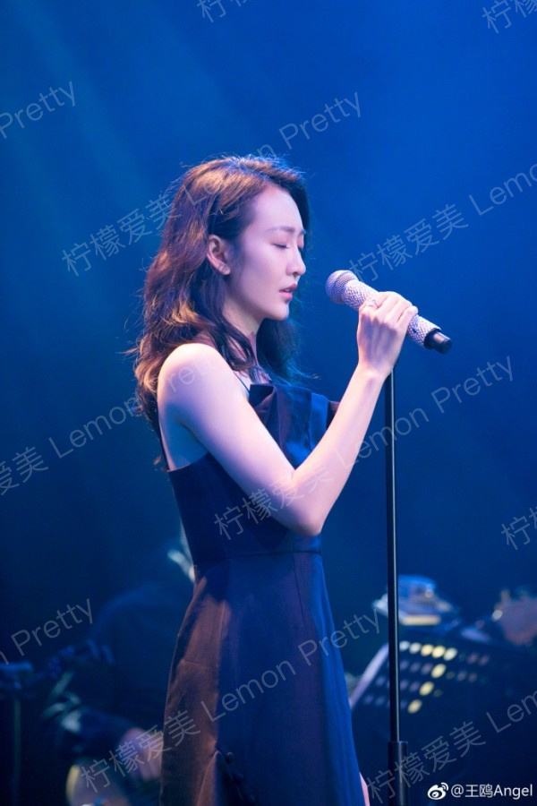 赵薇王鸥唱歌上热搜,女演员不好好演戏去上综艺真人秀