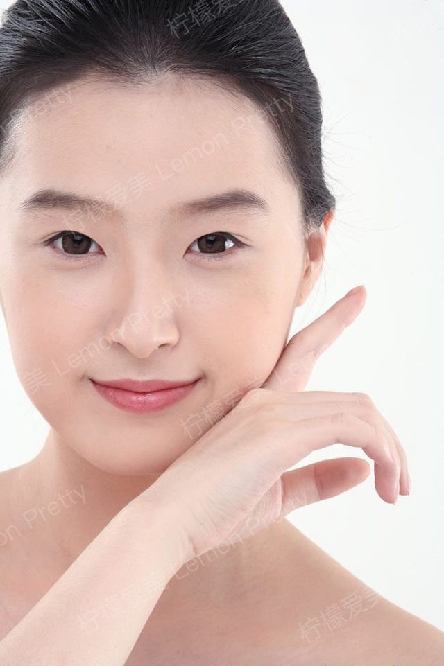 做好这一步,不出一月轻松收毛孔,让你皮肤满满的胶原蛋白更显年轻态