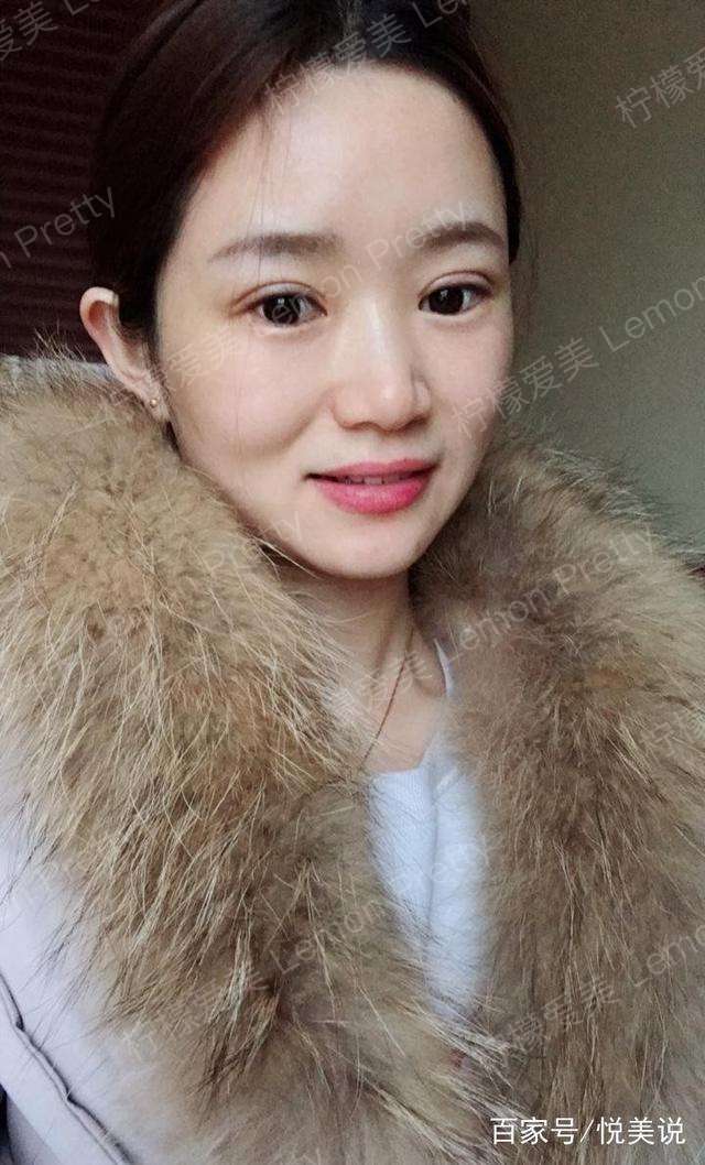 女銷售員做