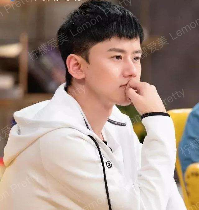 杰哥在娜娜产后的第一次节目亮相是在何老师的《拜托了冰箱》节目,跟