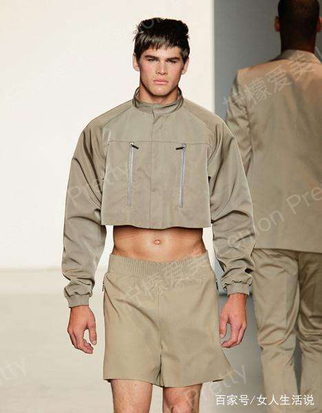 男人穿上"露脐装",画面竟然有点美!直到看到最后,网友:告辞